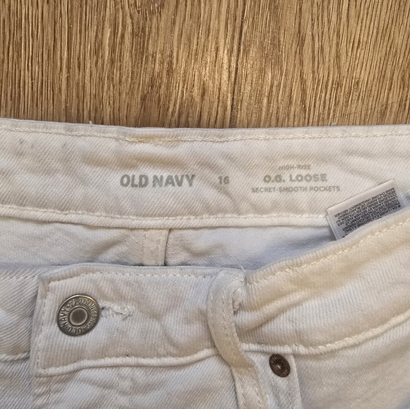 Old Navy White Distressed Jeans - Picture 5 of 6